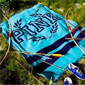 New Victoria’s Secret blanket throw PINK blue blanket festival beach pool campus